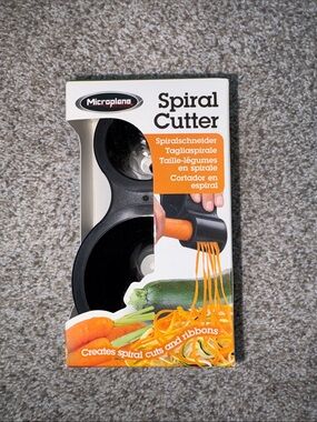 NWT Microplane Spiral Cutter - Black